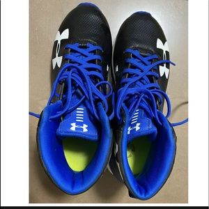 Under Amour Boys 5 Youth Baseball shoes